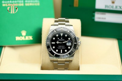 Rolex SubMariner Date 116610N