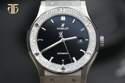 Hublot Classic Fusion Titanium Bezel Diamonds 542.NX.1171.RX